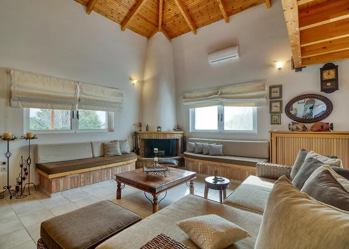 וילה John Dimeon Kato Achaia With Pool - Happy פאטרה