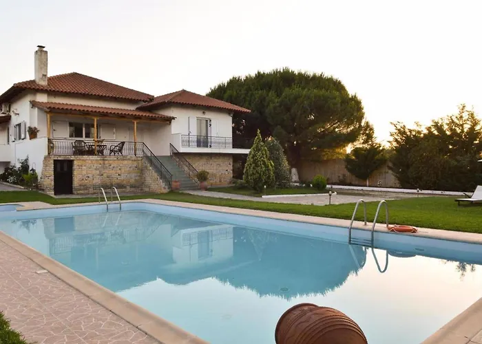 John Dimeon Kato Achaia With Pool - Happy * פאטרה