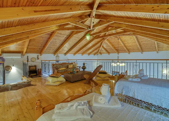 John Dimeon Kato Achaia With Pool - Happy פאטרה