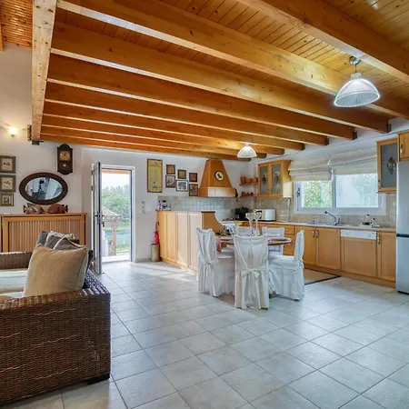 Villa John Dimeon Kato Achaia With Pool - Happy