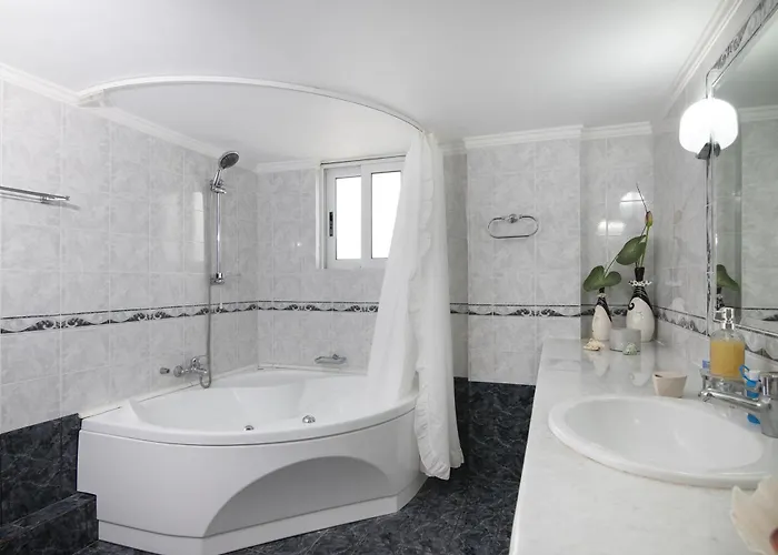 John Dimeon Kato Achaia With Pool - Happy