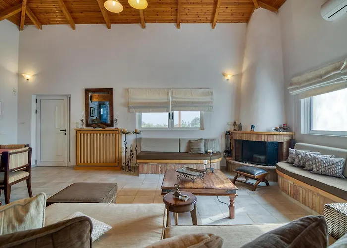 John Dimeon Kato Achaia With Pool - Happy 帕特雷