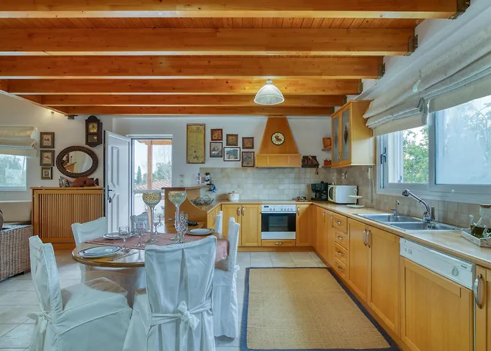 John Dimeon Kato Achaia With Pool - Happy * 帕特雷