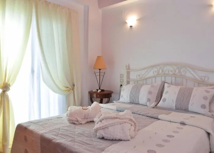 John Dimeon Kato Achaia With Pool - Happy 파트라