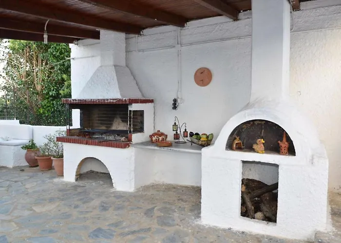 John Dimeon Kato Achaia With Pool - Happy *